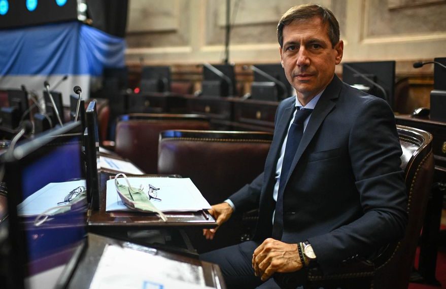 Luis Naidenoff renovó la conducción del bloque UCR en el Senado