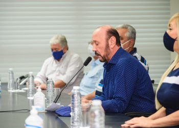 Insfrán a las empresas: “Machacan y machacan sobre la espalda del sector público”