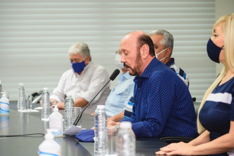 Insfrán a las empresas: “Machacan y machacan sobre la espalda del sector público”