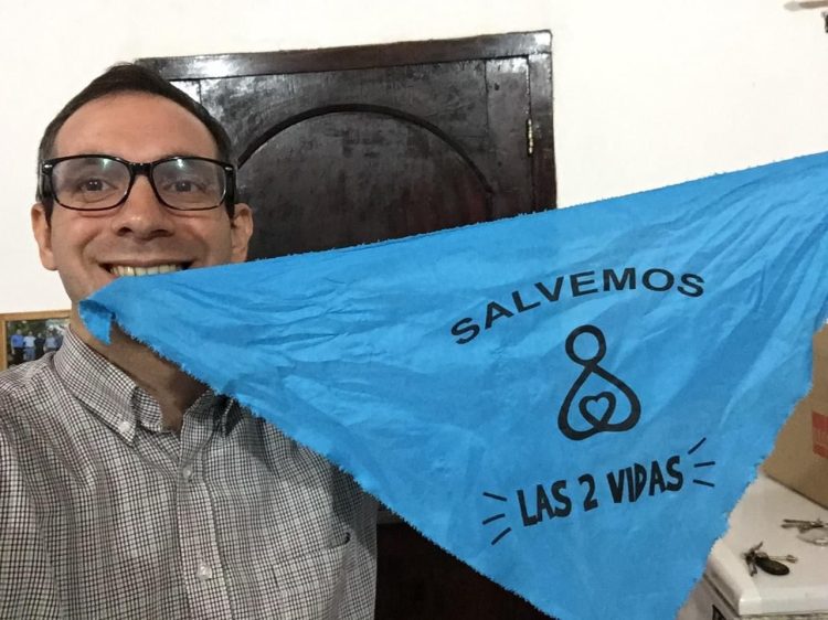 El sacerdote Sergio Castro falleció al chocar contra un camión en la ruta 81