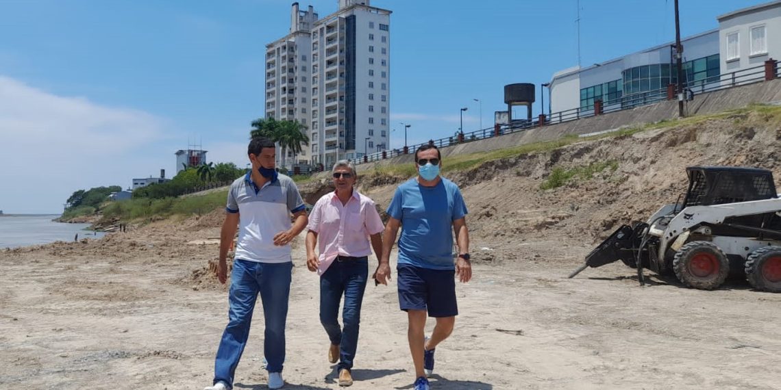 Zárate y Herrera aseguran que se desmorona la base de la barrera que sostiene a la costanera
