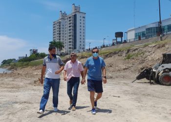 Zárate y Herrera aseguran que se desmorona la base de la barrera que sostiene a la costanera