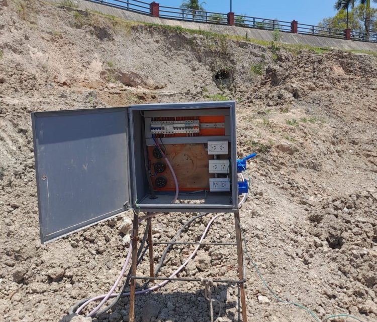 Zárate y Herrera aseguran que se desmorona la base de la barrera que sostiene a la costanera