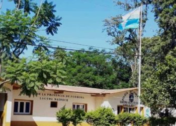 Tres amigos bebían juntos, pelearon y uno de ellos murió apuñalado