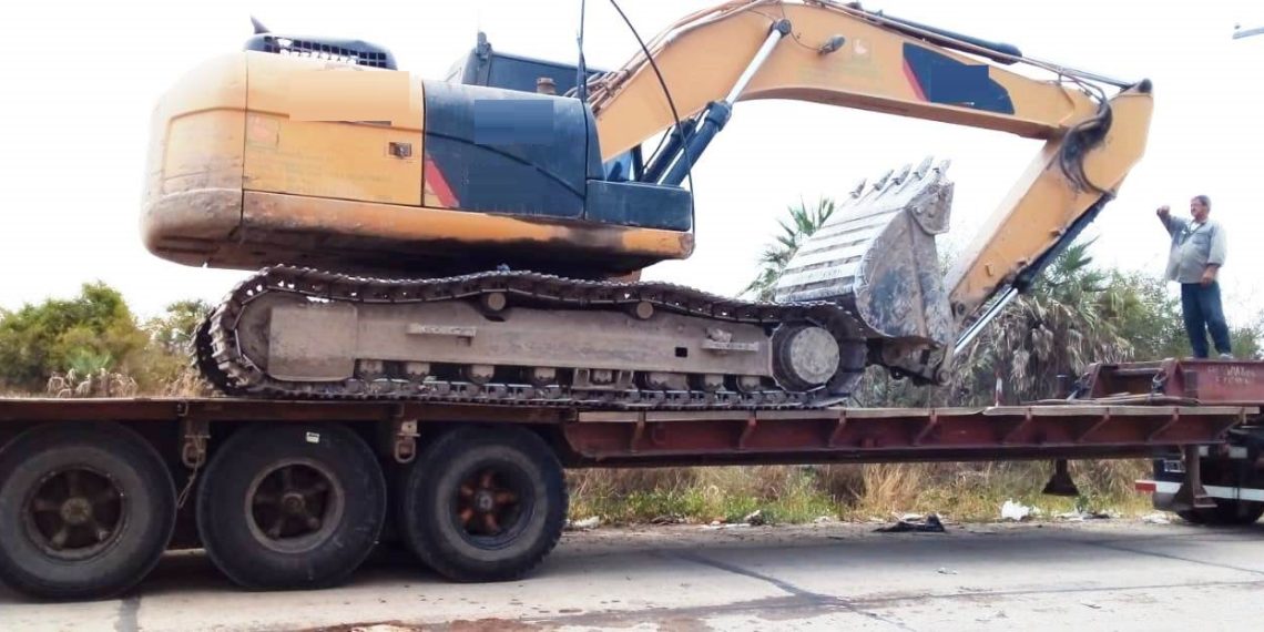 Con una retro y un camión robaron pesada maquinaria del vaciadero, todos detenidos