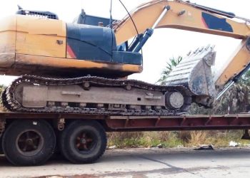 Con una retro y un camión robaron pesada maquinaria del vaciadero, todos detenidos