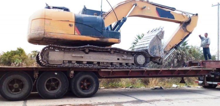 Con una retro y un camión robaron pesada maquinaria del vaciadero, todos detenidos