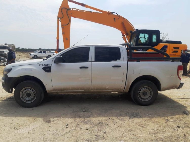 Con una retro y un camión robaron pesada maquinaria del vaciadero, todos detenidos