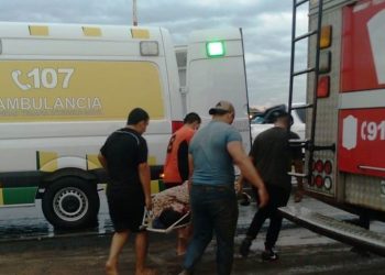 Se tiró a un espejo de agua para huir de la Policía, tuvo que ser rescatado y quedó detenido