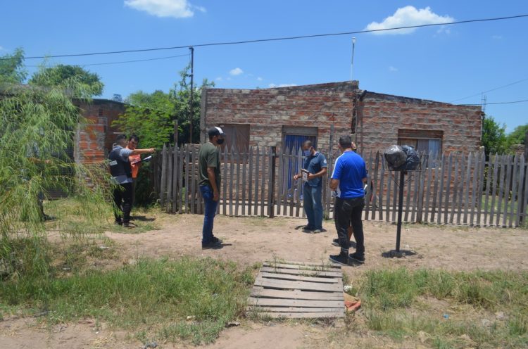 Tres amigos bebían juntos, pelearon y uno de ellos murió apuñalado
