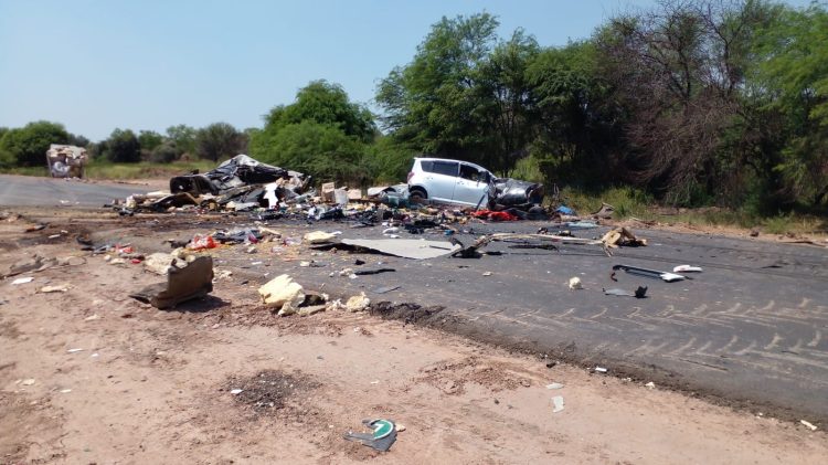Choque frontal entre dos camiones dejó como saldo a los conductores fallecidos