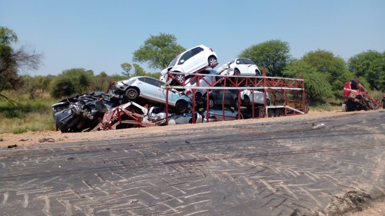 Choque frontal entre dos camiones dejó como saldo a los conductores fallecidos