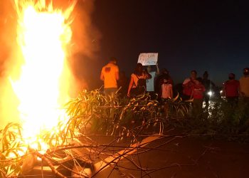 Ruidosa protesta de vecinos de Villa del Carmen: reclaman normal servicio de agua y luz