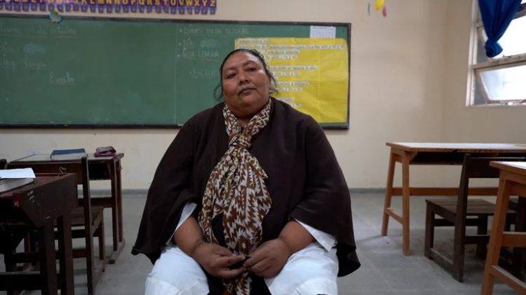 Maestra formoseña enseña la lengua qom para que no muera su cultura