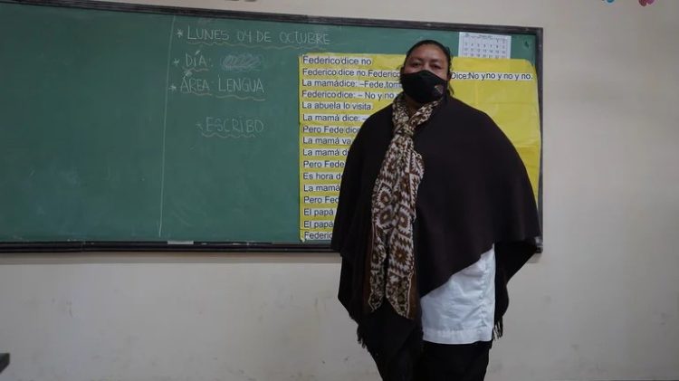 Maestra formoseña enseña la lengua qom para que no muera su cultura