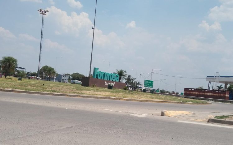 Altas médicas vuelven a superar a casos diarios y se achica la cantidad de internados