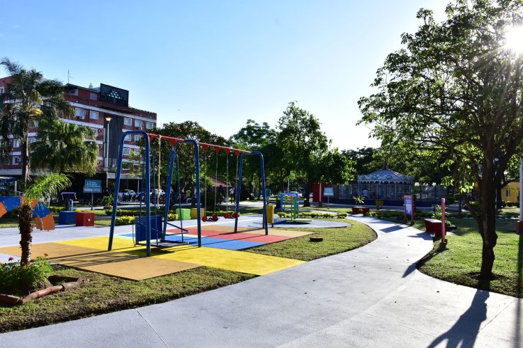 Retroceden los registros diarios: 438 contagios y un fallecimiento