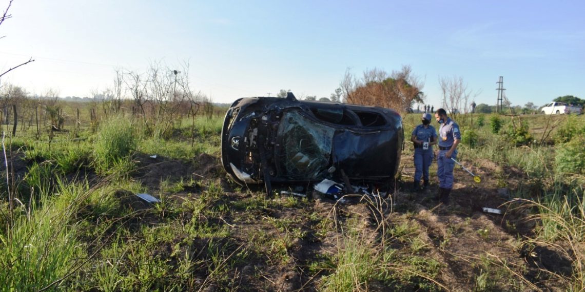 Despistaron al llegar a Herradura, quedaron atrapados en el auto; el conductor está grave