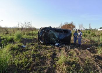 Despistaron al llegar a Herradura, quedaron atrapados en el auto; el conductor está grave