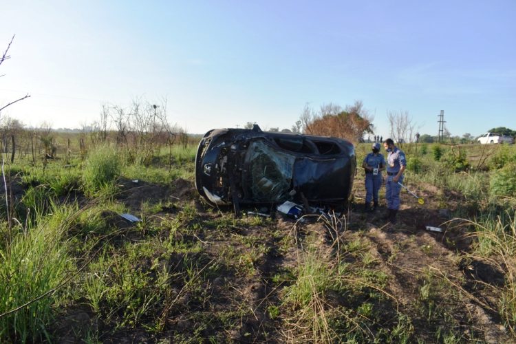 Despistaron al llegar a Herradura, quedaron atrapados en el auto; el conductor está grave