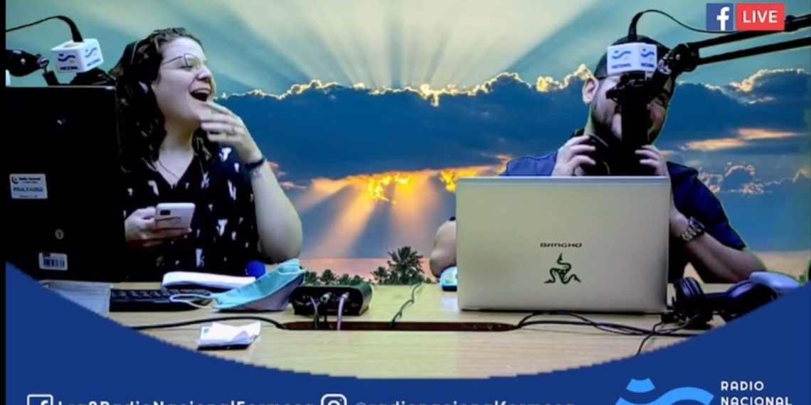 En Radio Nacional Formosa se ríen y no escuchan a un funcionario que estaba al aire