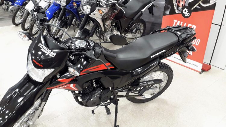 Cortaron un candado para entrar a una casa y robar una costosa moto