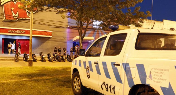 Extienden permiso a salones de fiestas y boliches hasta las 5.30 horas