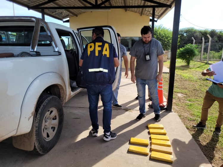 Policía Federal desarticuló banda narco que usaba móviles truchos de Vialidad Nacional