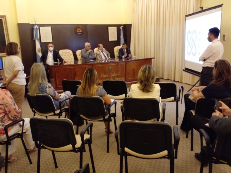 La Justicia informatizará trámites y se podrá acceder desde una PC o un celular