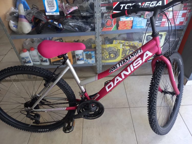 Campaña por redes de NF logró la donación de una bicicleta para una niña