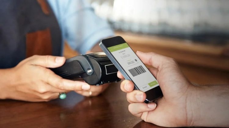 Cuentas, tarjetas y apps de pagos para adolescentes: cuáles ya usan desde los 13 años