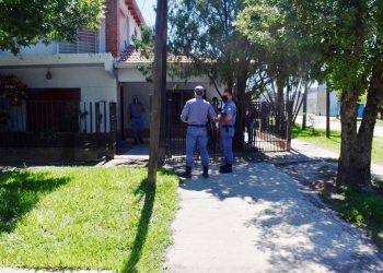 Asaltaron a un matrimonio en su propia casa; llevaron dólares y pesos