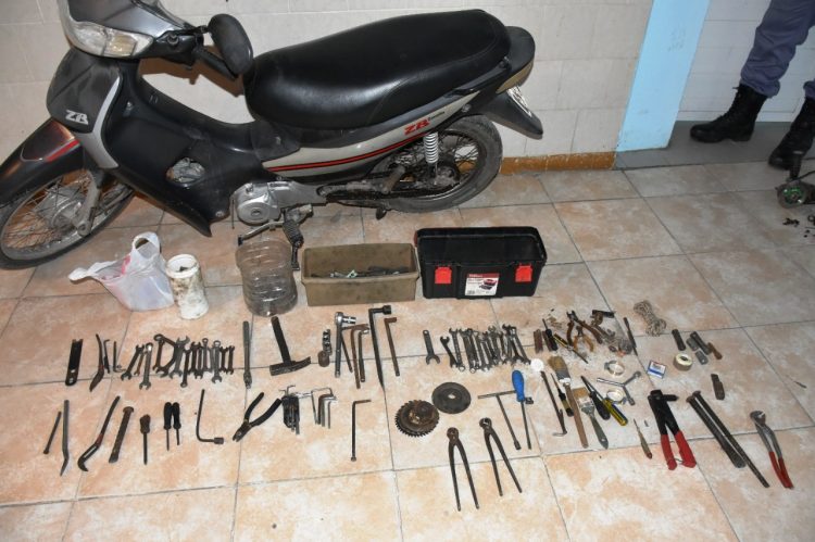 La Policía detuvo a delincuentes que robaban motos en Formosa y las «pasaban» a Alberdi