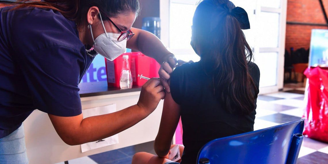 Comenzó la aplicación de la cuarta dosis de la vacuna contra el COVID-19