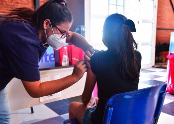 Comenzó la aplicación de la cuarta dosis de la vacuna contra el COVID-19