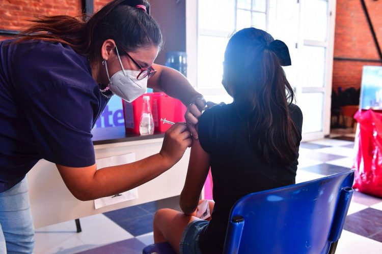 Comenzó la aplicación de la cuarta dosis de la vacuna contra el COVID-19