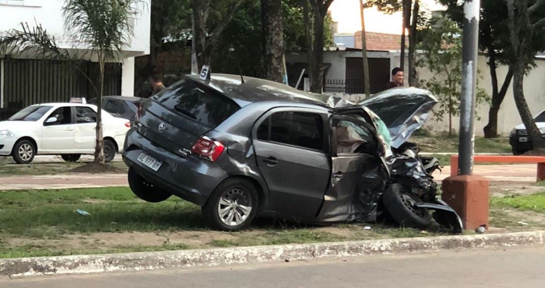 Fuerte choque entre auto y camioneta dejó siete personas hospitalizadas