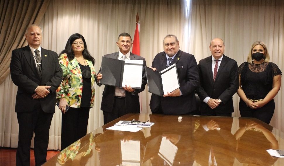 El ministro Alucín firmó convenio de cooperación con la Corte Suprema de Paraguay