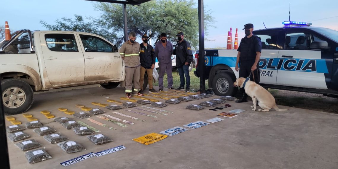 Policía Federal desarticuló banda narco que usaba móviles truchos de Vialidad Nacional