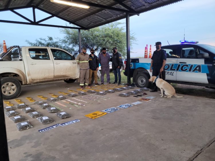 Policía Federal desarticuló banda narco que usaba móviles truchos de Vialidad Nacional