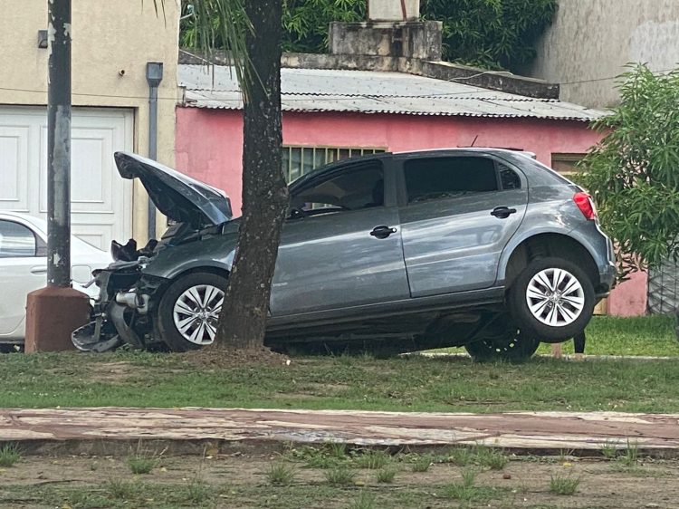 Fuerte choque entre auto y camioneta dejó siete personas hospitalizadas
