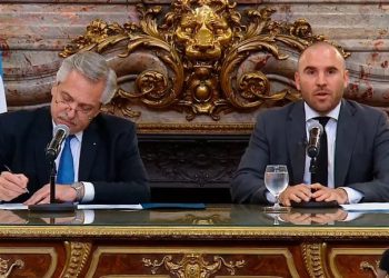 El Presidente anunció bono para jubilados y trabajadores informales y nuevo impuesto a la “renta inesperada”