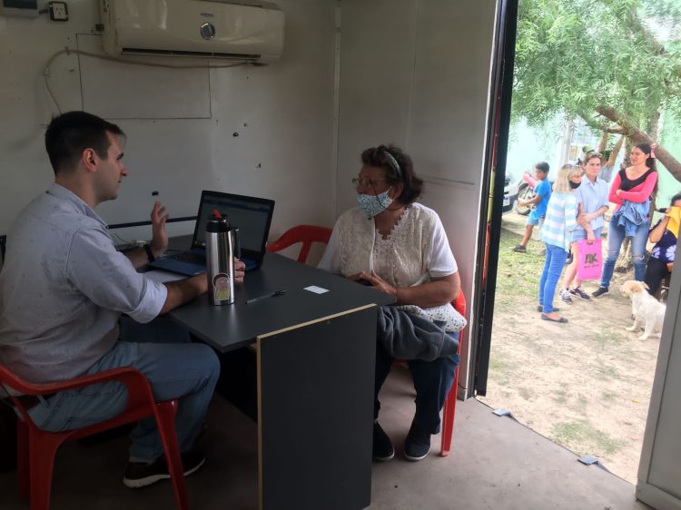 El concejal Gerardo Piñeiro habilitó una oficina móvil y la estrenó en Villa del Carmen