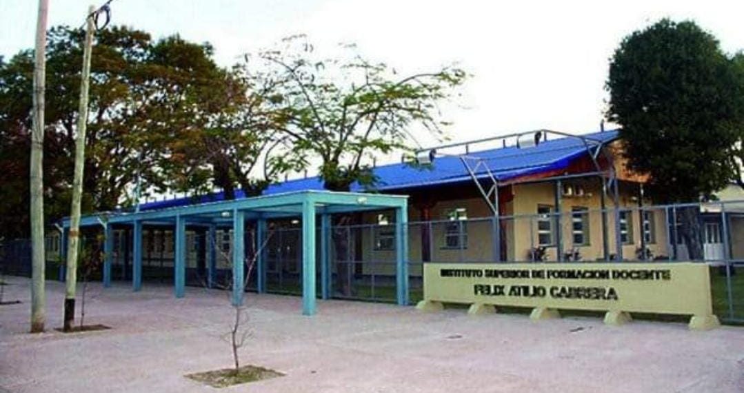 Conmoción en escuela por una niña que lleva cámaras ocultas en la mochila