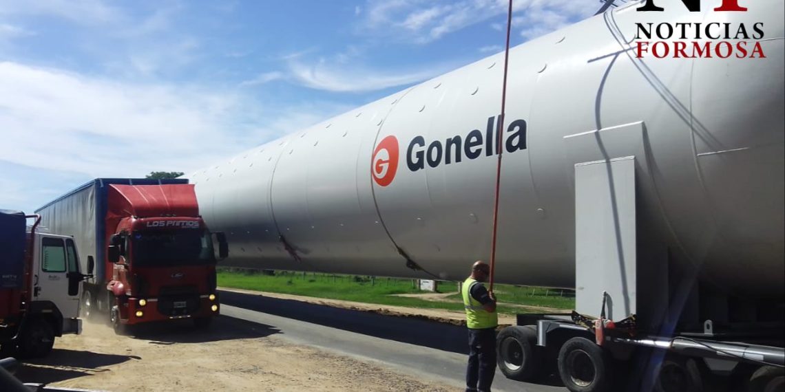 Tanque de 50 metros pasa por Formosa rumbo a Paraguay