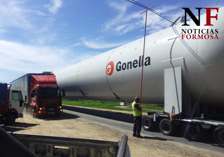 Tanque de 50 metros pasa por Formosa rumbo a Paraguay