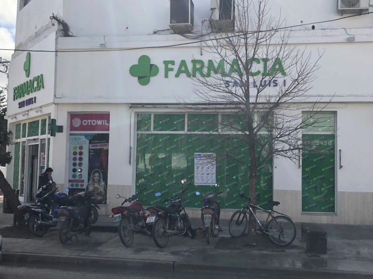 Farmacia San Luis cumple 25 años y lo celebra con sorteos y regalos