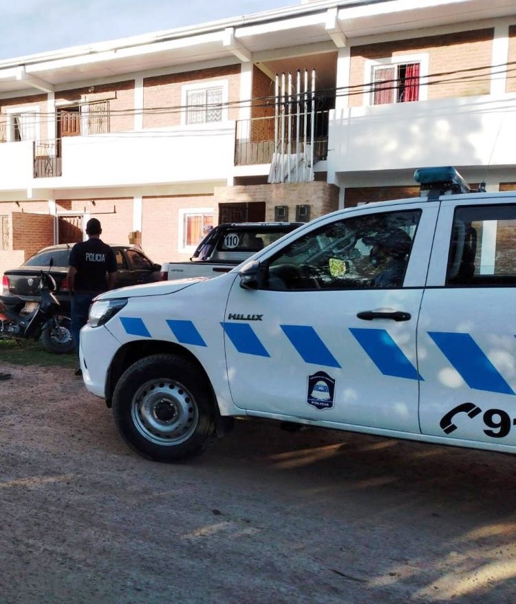 La Policía le secuestró el arma y detuvo a gendarme por efectuar tiros en complejo de alquileres