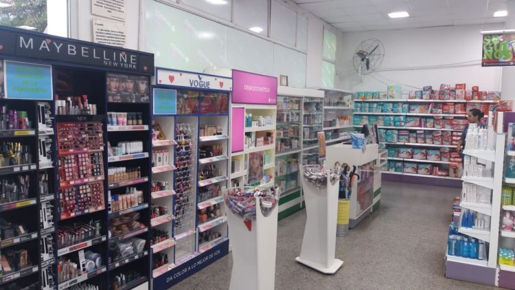 Farmacia San Luis cumple 25 años y lo celebra con sorteos y regalos