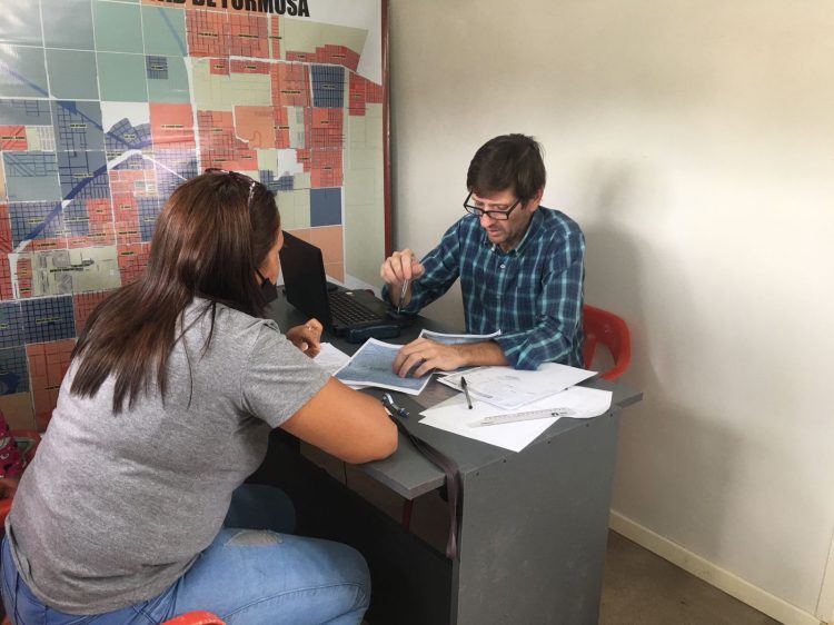 El concejal Gerardo Piñeiro habilitó una oficina móvil y la estrenó en Villa del Carmen